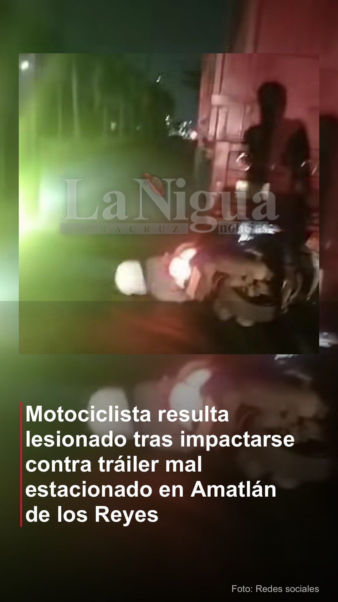 Motociclista lesionado tras impactarse contra tráiler mal estacionado en Amatlán de los Reyes
