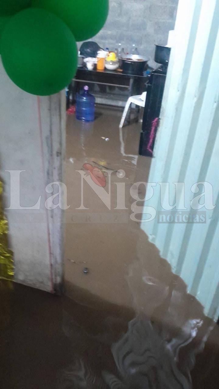 Inundaciones en Chimalpais, Ángel R. Cabada, empañan la Navidad de decenas de familias.