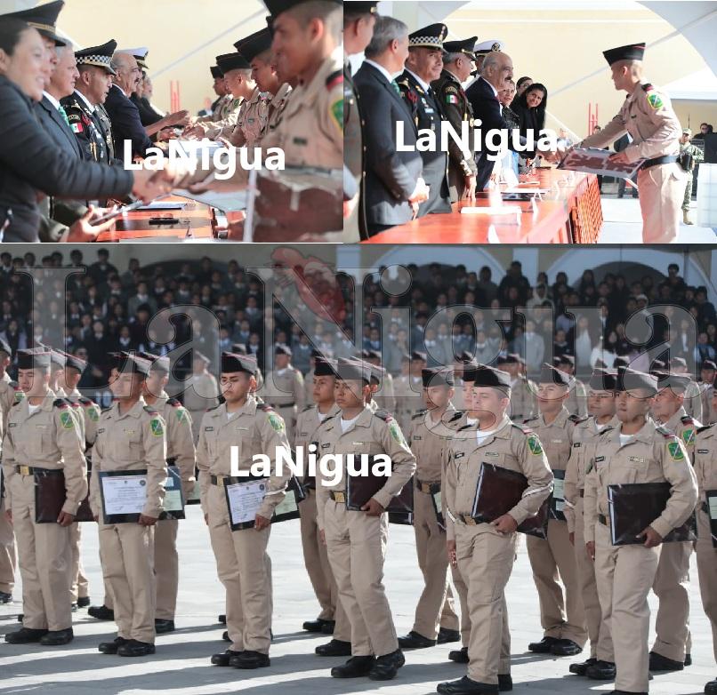 Veracruz reconoce a jóvenes en ceremonia de entrega de cartillas.