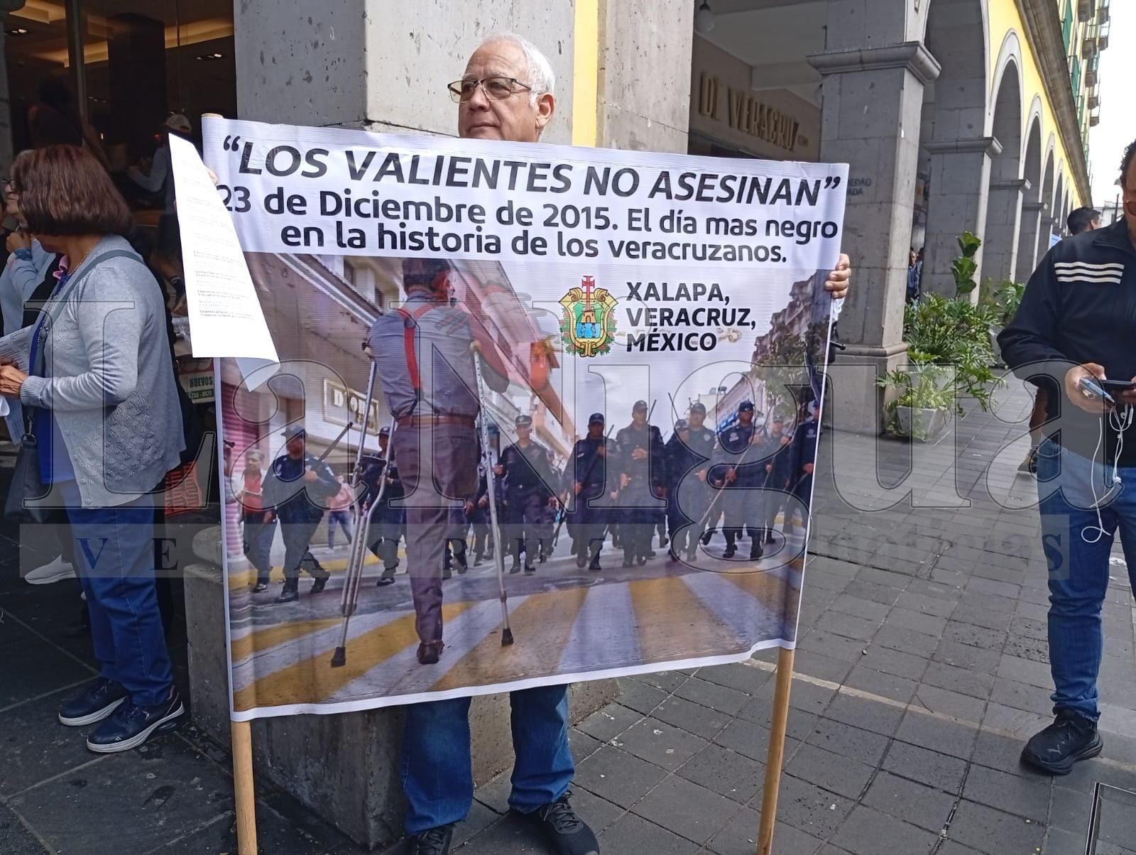Pensionistas conmemoran 10 años de la represión del 23 de diciembre en Plaza Lerdo