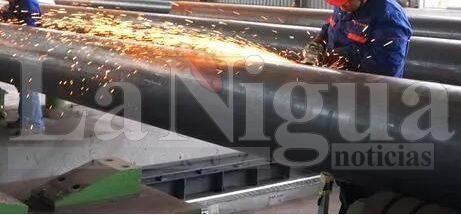 Dos obreros lesionados mientras soldaban un tubo de 200 kg que se les vino encima, en El Potrero