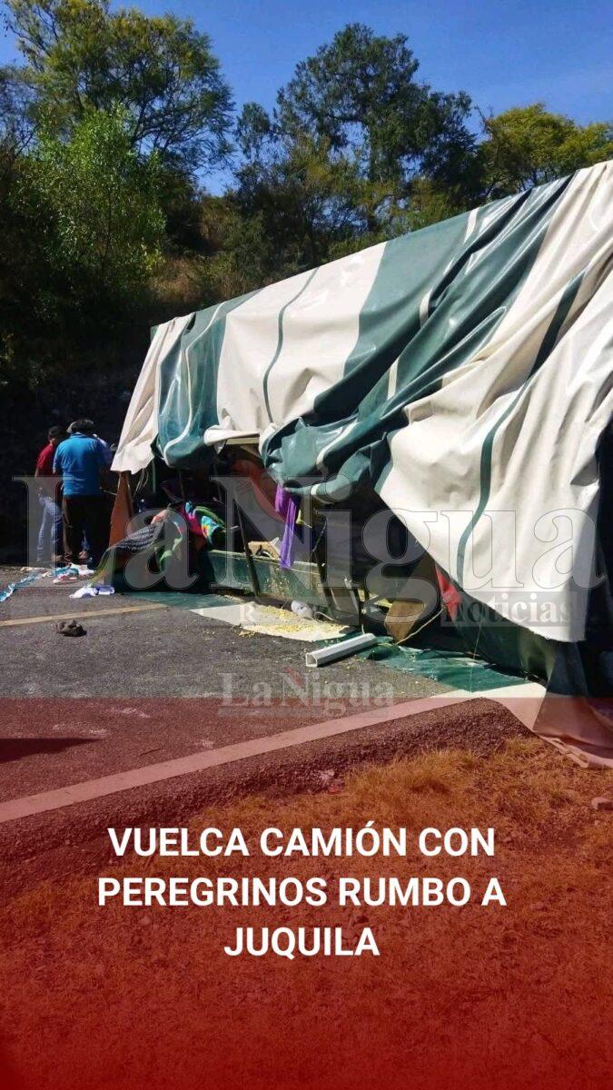 VUELCA CAMIÓN CON PEREGRINOS RUMBO A JUQUILA