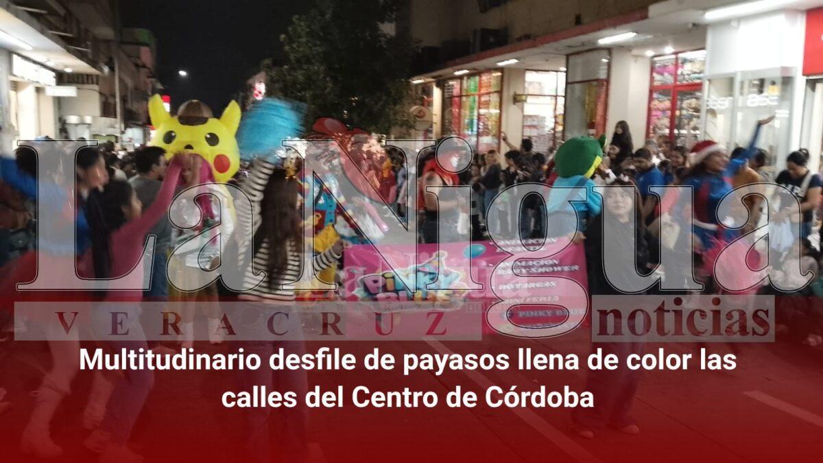 Multitudinario desfile de payasos llena de color las calles del Centro de Córdoba