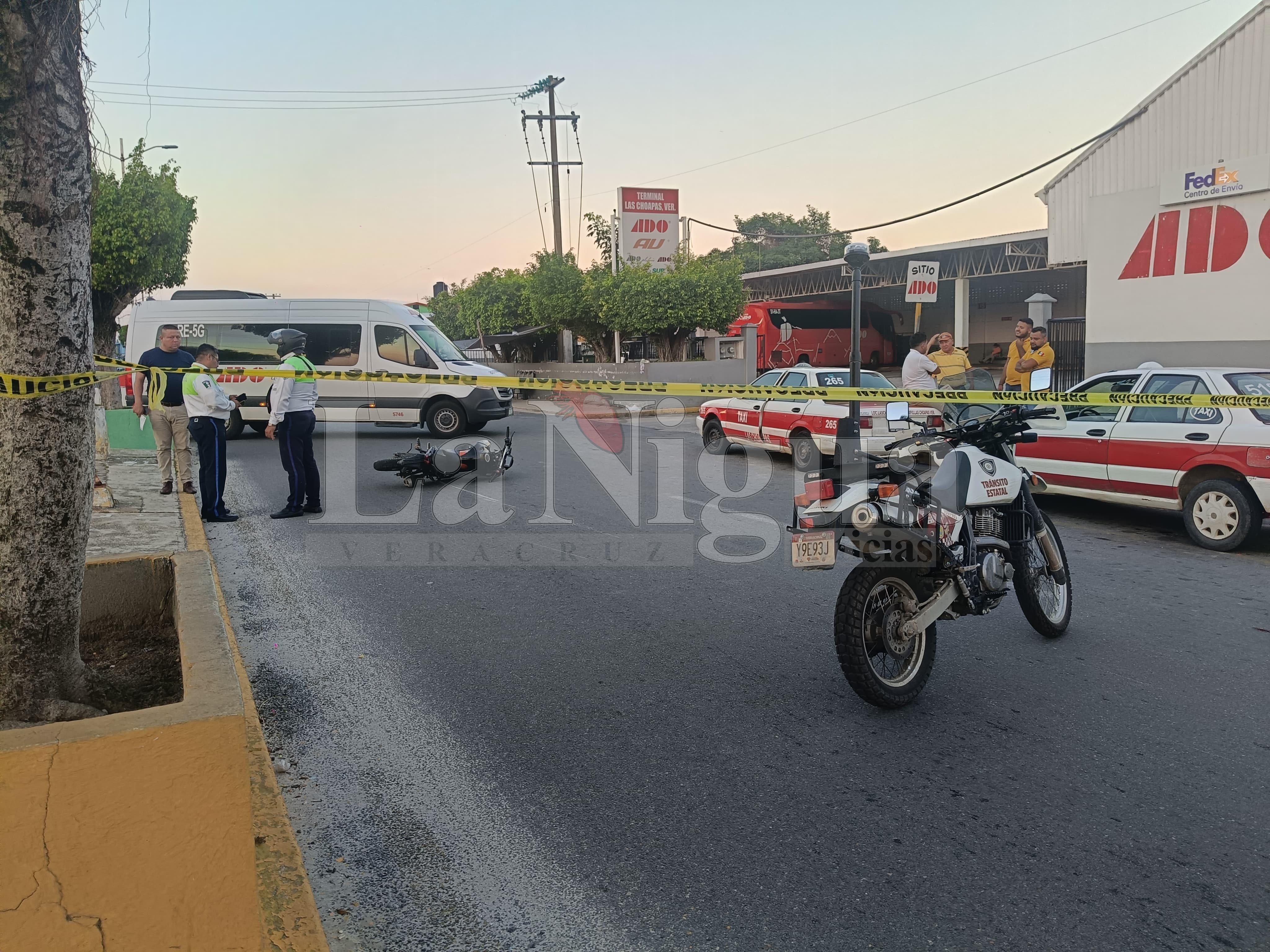 Motociclista resulta con traumatismo craneal tras accidente en bulevar de Las Choapas