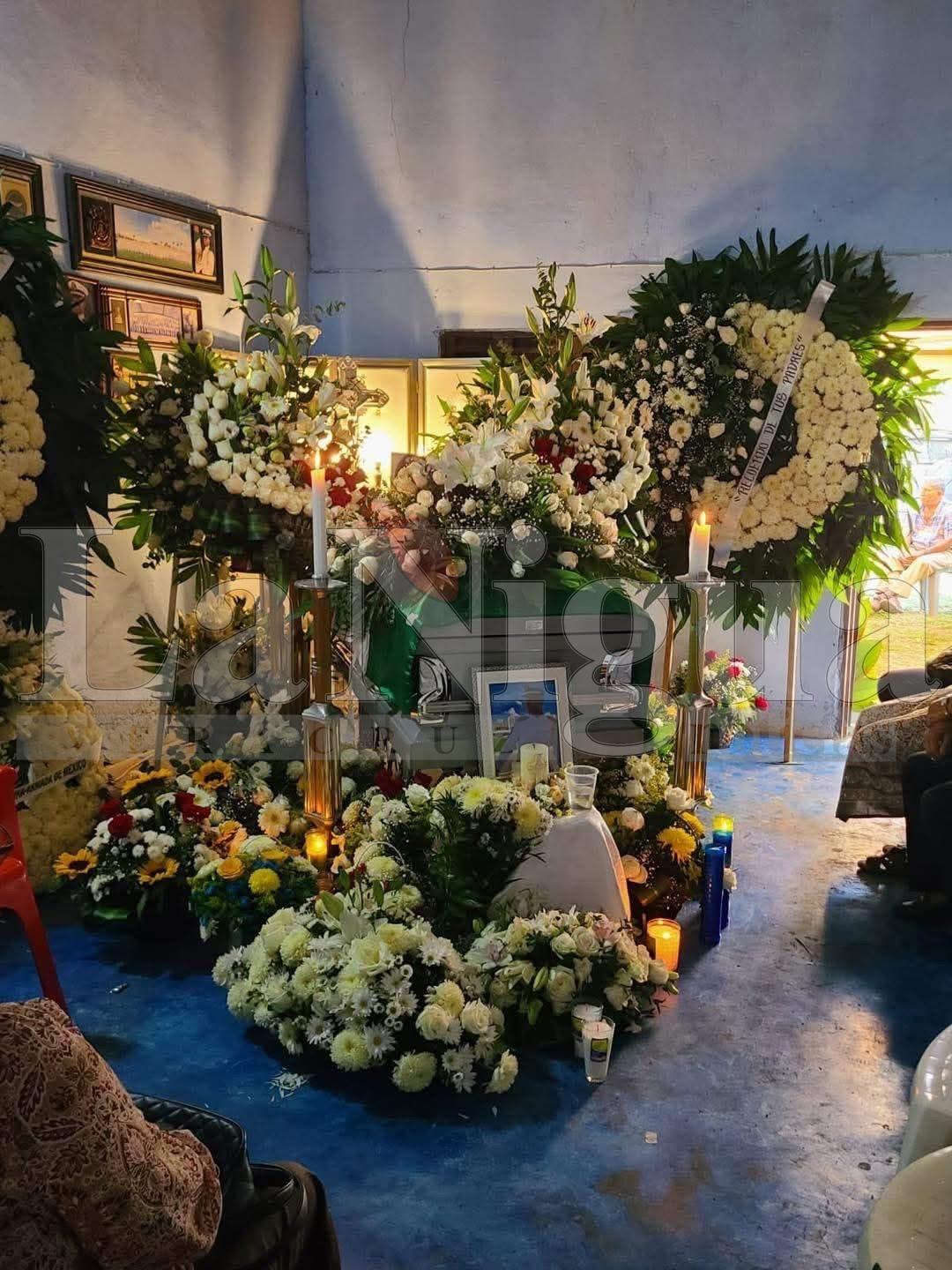 DOLOROSA ESPERA DEL CUERPO DEL MARINO LUIS ENRIQUE, MUERTO EN CUMPLIMIENTO DE SU DEBER.