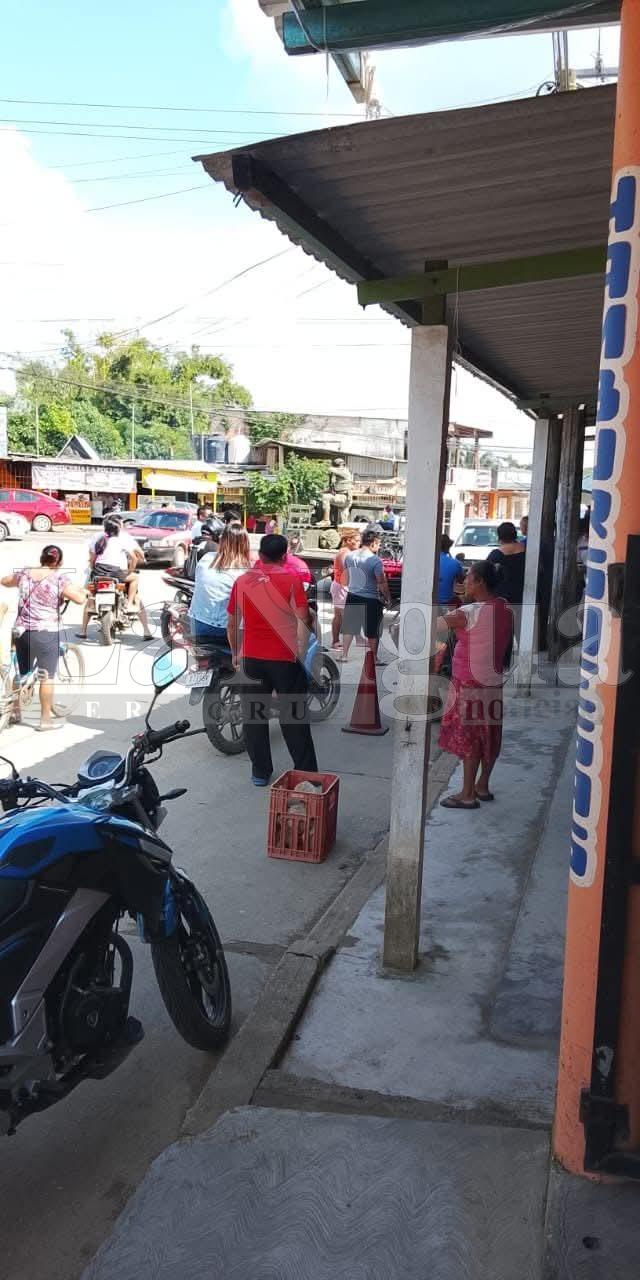 Militares intentan desarmar a un miembro de la Guardia Comunitaria de Oteapan, Veracruz