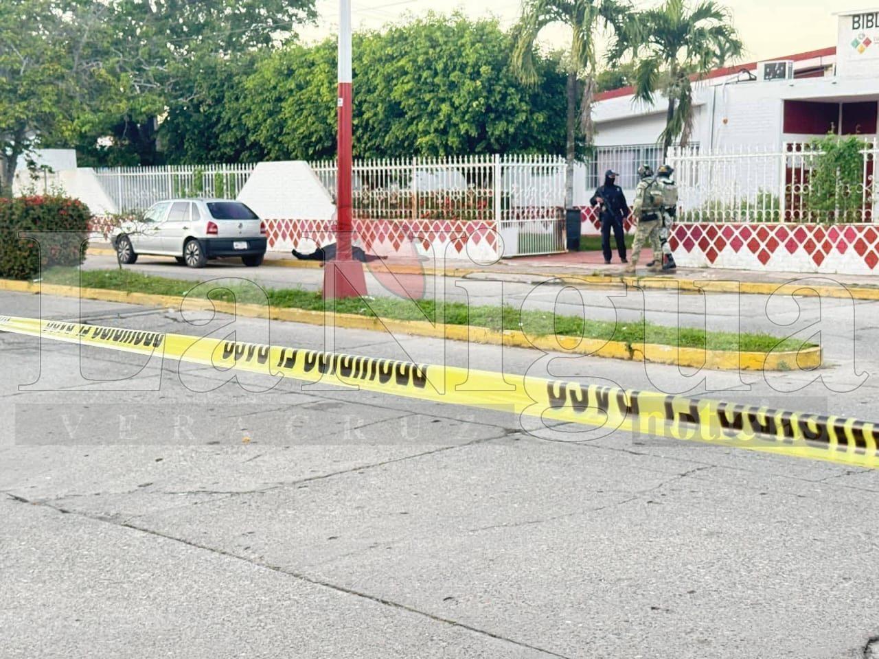 Ejecutan a policía municipal frente a la biblioteca de Cunduacán