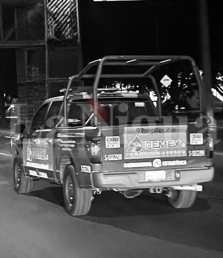 Grupo armado embosca y golpea a personal de Pemex en Agua Dulce; dos agentes de Salvaguarda Estratégica, graves