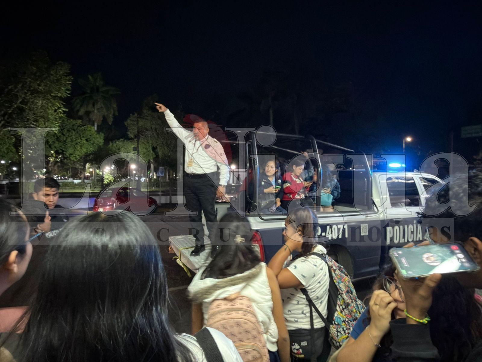 Habilitan patrullas de Policía Estatal para transportar a ciudadanos en Veracruz puerto