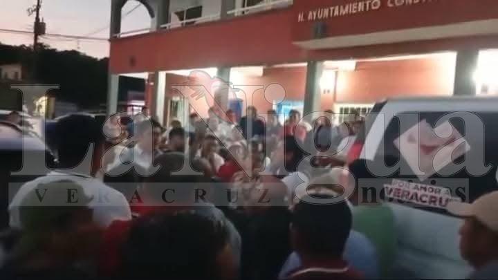 Ciudadanos de Tatahuicapan solicitan la destitución del titular del Registro Civil