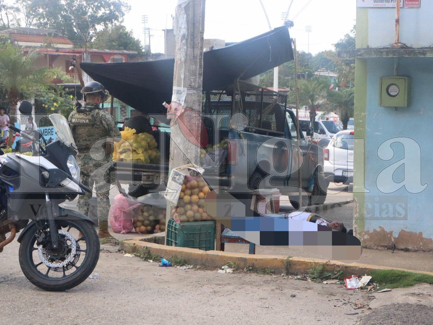 Asesinan a balazos a un comerciante en Acayucan.