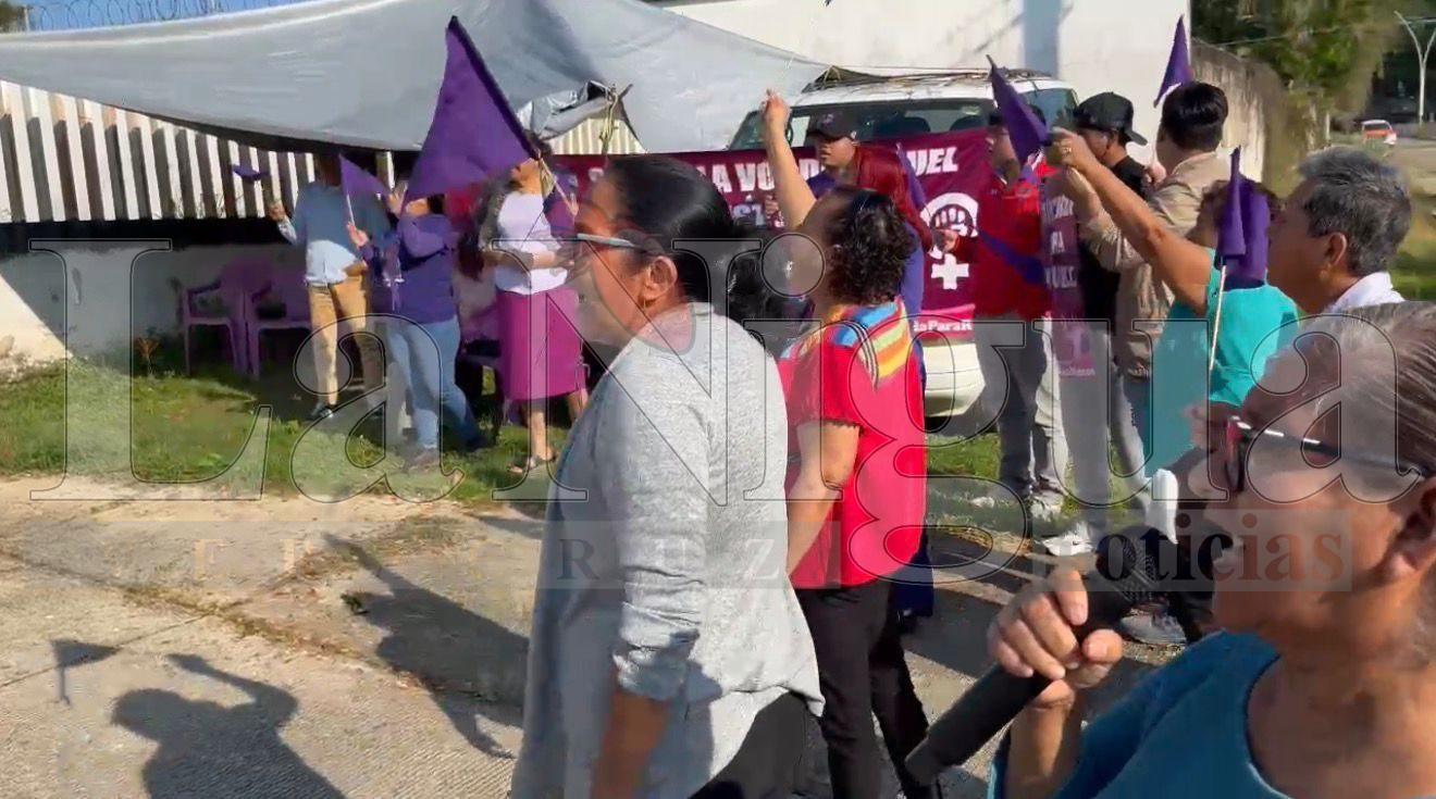 Familia de Raquel se manifiesta en Acayucan y presiona para que se dicte sentencia ejemplar por feminicidio.