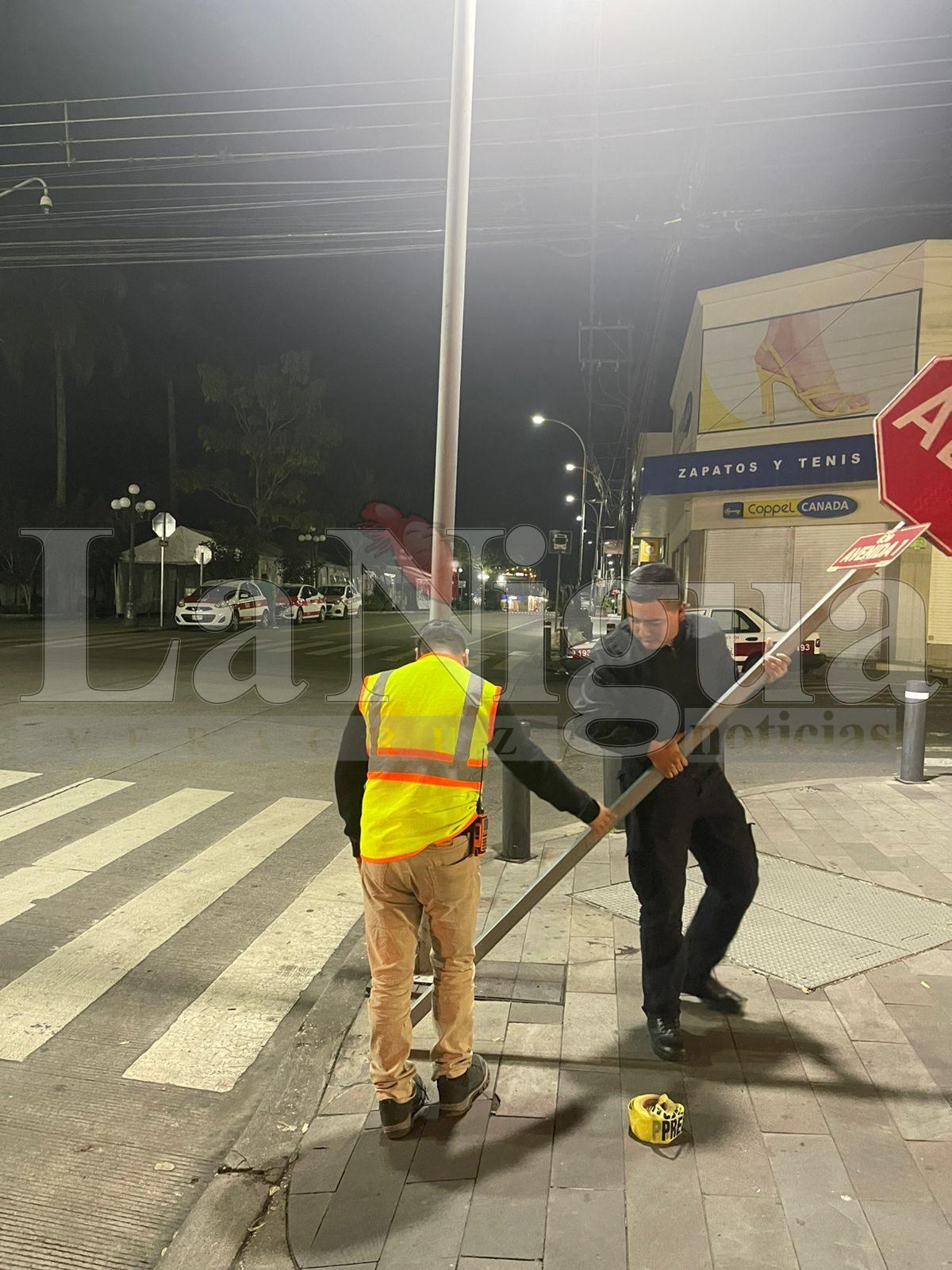 Retira Protección Civil señalamiento en riesgo de caer en el Centro de Fortín