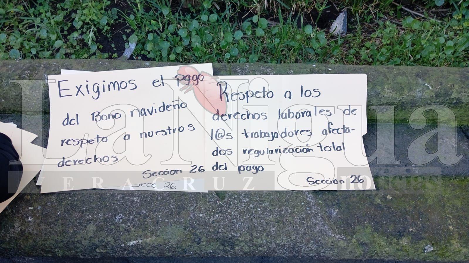 Trabajadores del Hospital Regional “Dr. Luis F. Nachón” protestan por falta de pago del bono navideño