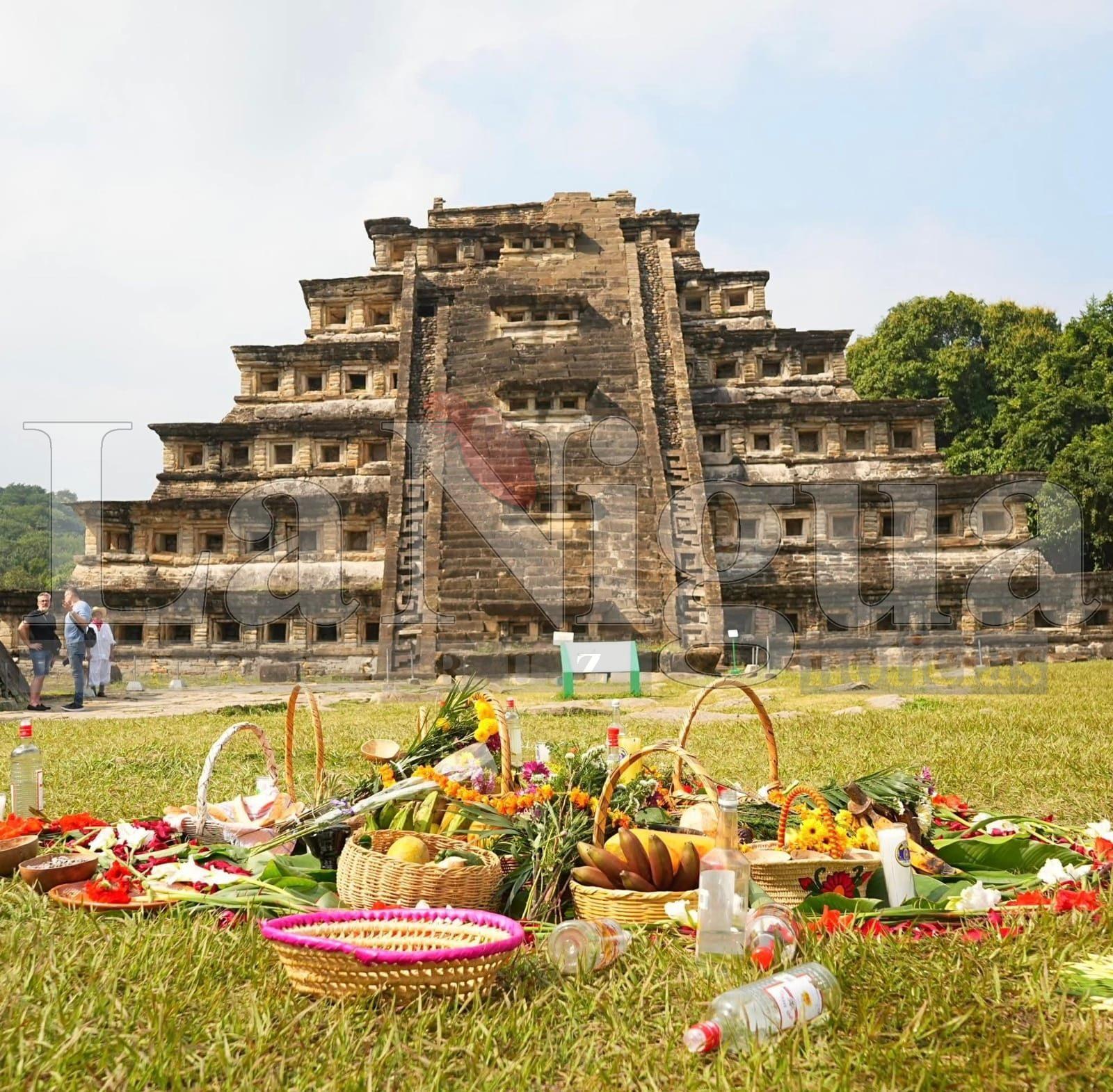 Pueblos totonacas piden por buenas cosechas en Papantla