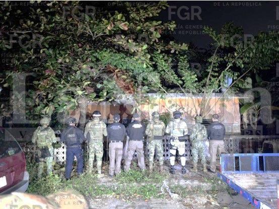 EN CATEO, FGR ASEGURA UN TIGRE DE BENGALA EN COATZINTLA, VERACRUZ