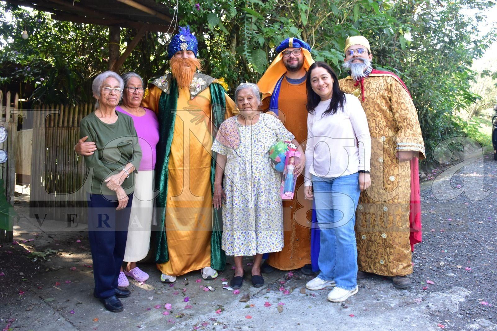 A los 100 años, Ángela conoció a los Reyes Magos con la misma ilusión de una niña