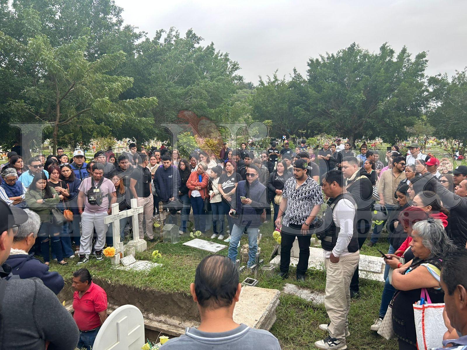 Rinden emotivo último homenaje a periodista asesinado en Poza Rica