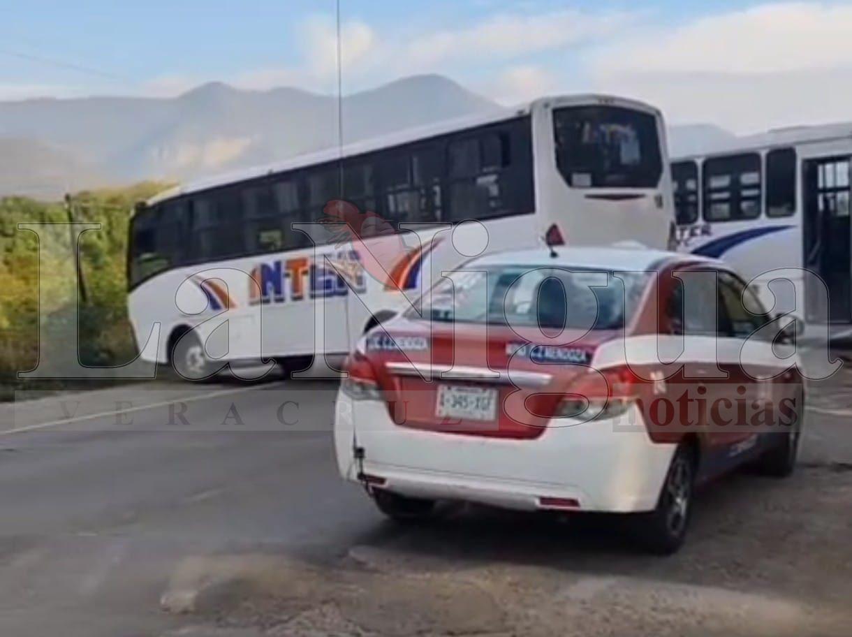 Continúa protesta en Tecamalucan por detención de padre e hija
