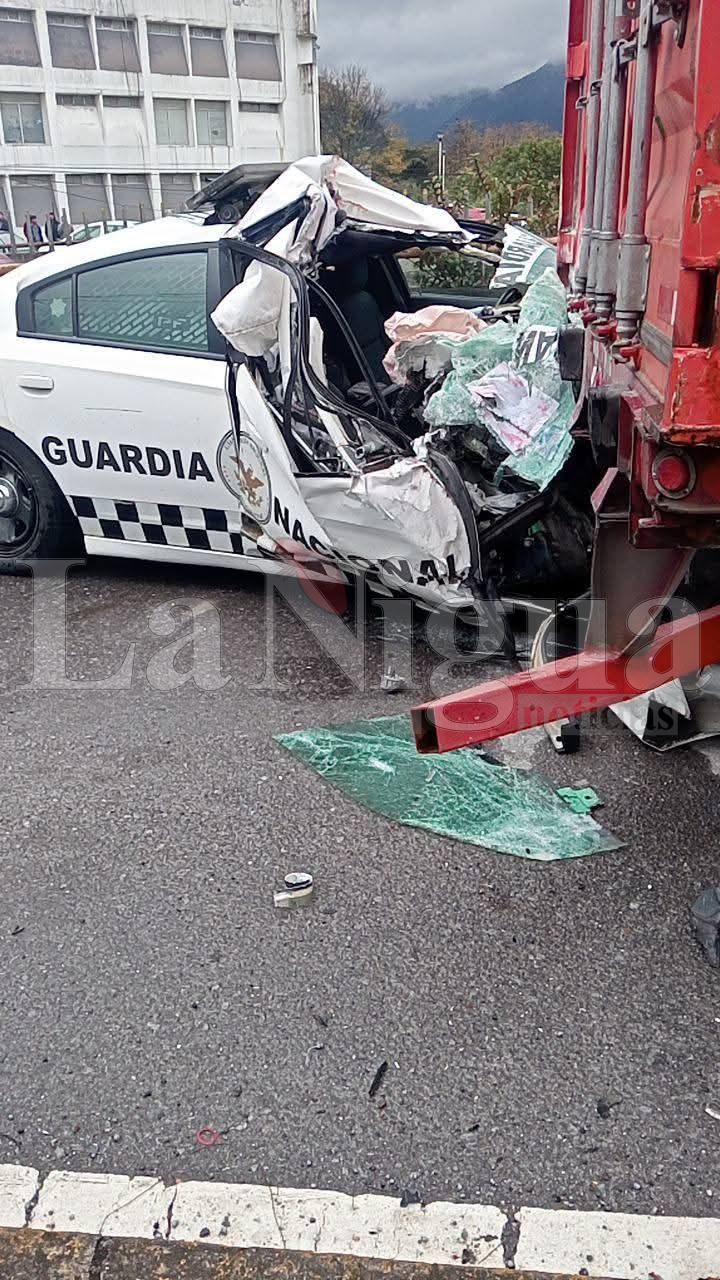 Patrulla de la Guardia Nacional se impacta contra camión frente al IMSS Bienestar de Río Blanco