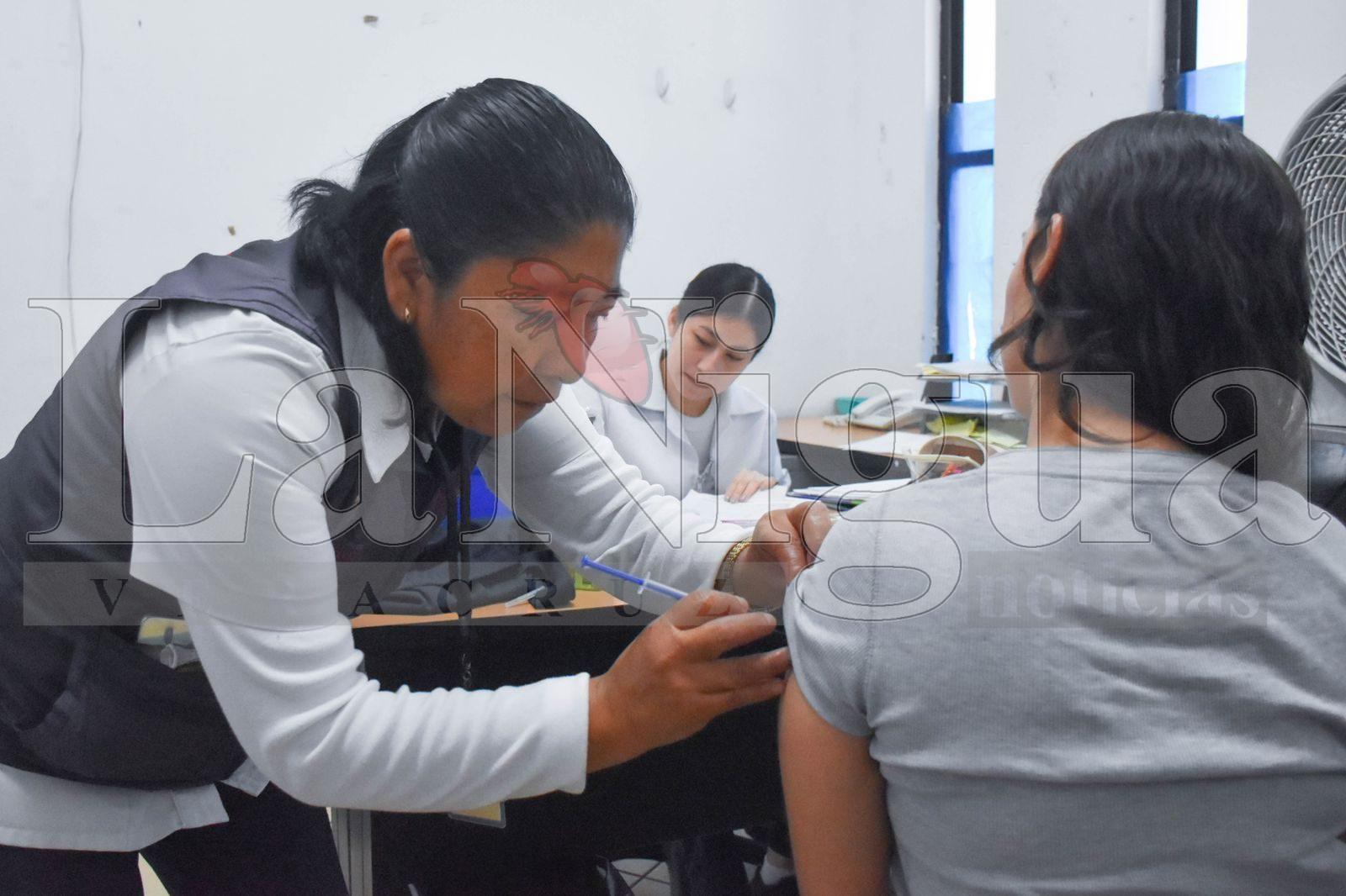 Prevenir el sarampión es tarea de todos; instalan módulo de vacunación en SMDIF