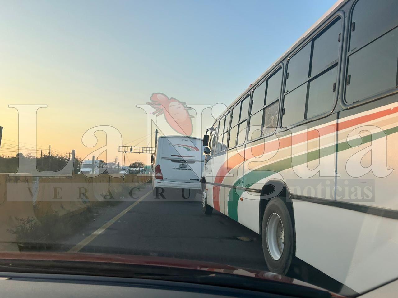 Denuncian conducción peligrosa de autobuses del transporte de personal de Pemex en el tramo Nanchital–Coatzacoalcos