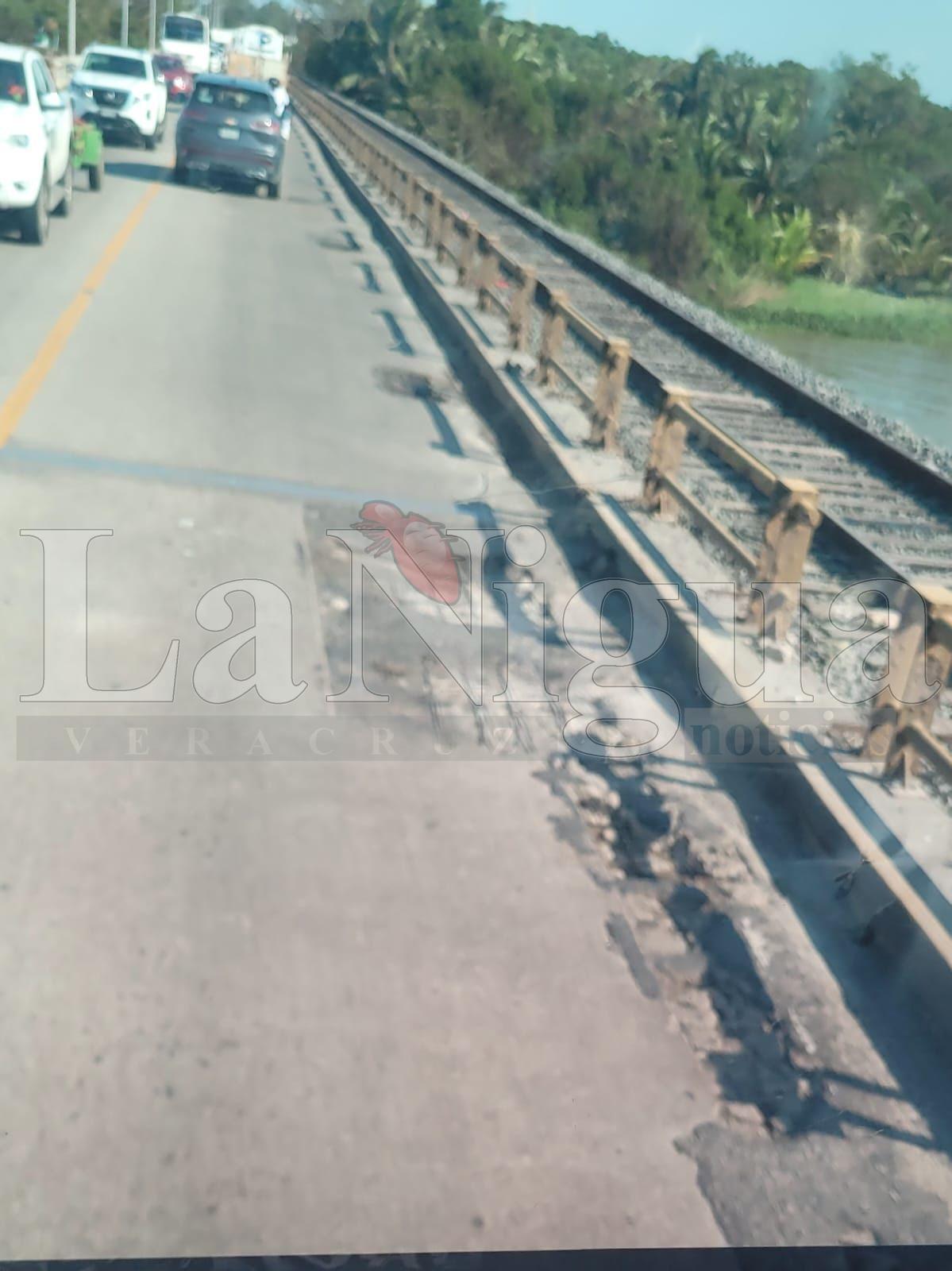 Enormes baches y vibraciones generan preocupación en el puente Coatzacoalcos Uno