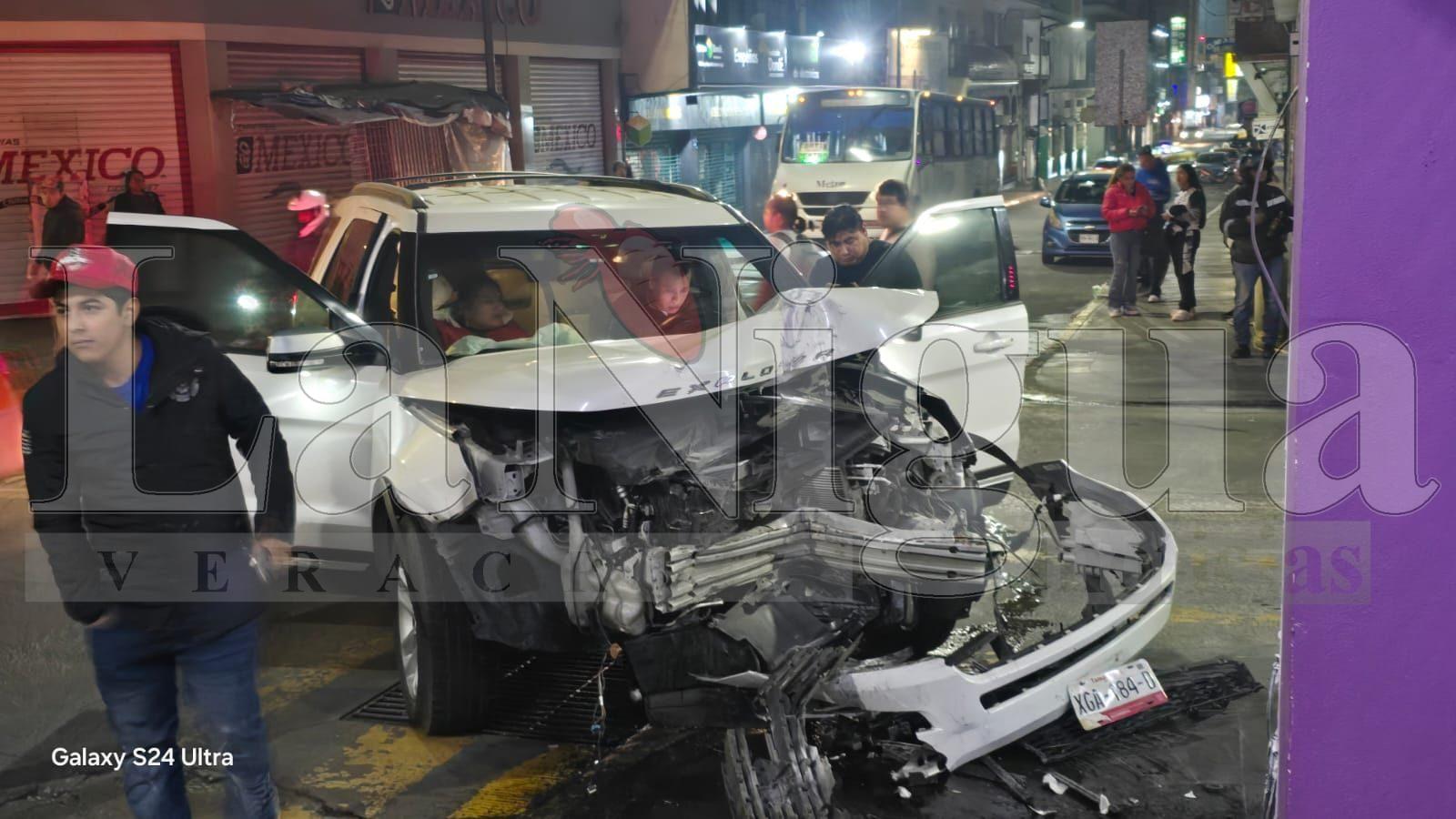 Aparatoso accidente en cruce de la avenida 2 y calle 7 deja personas lesionadas y cuantiosos daños materiales