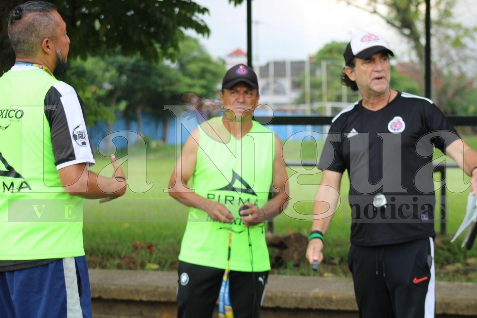Caballeros nocturno ante elpeligroso Racing Veracruz