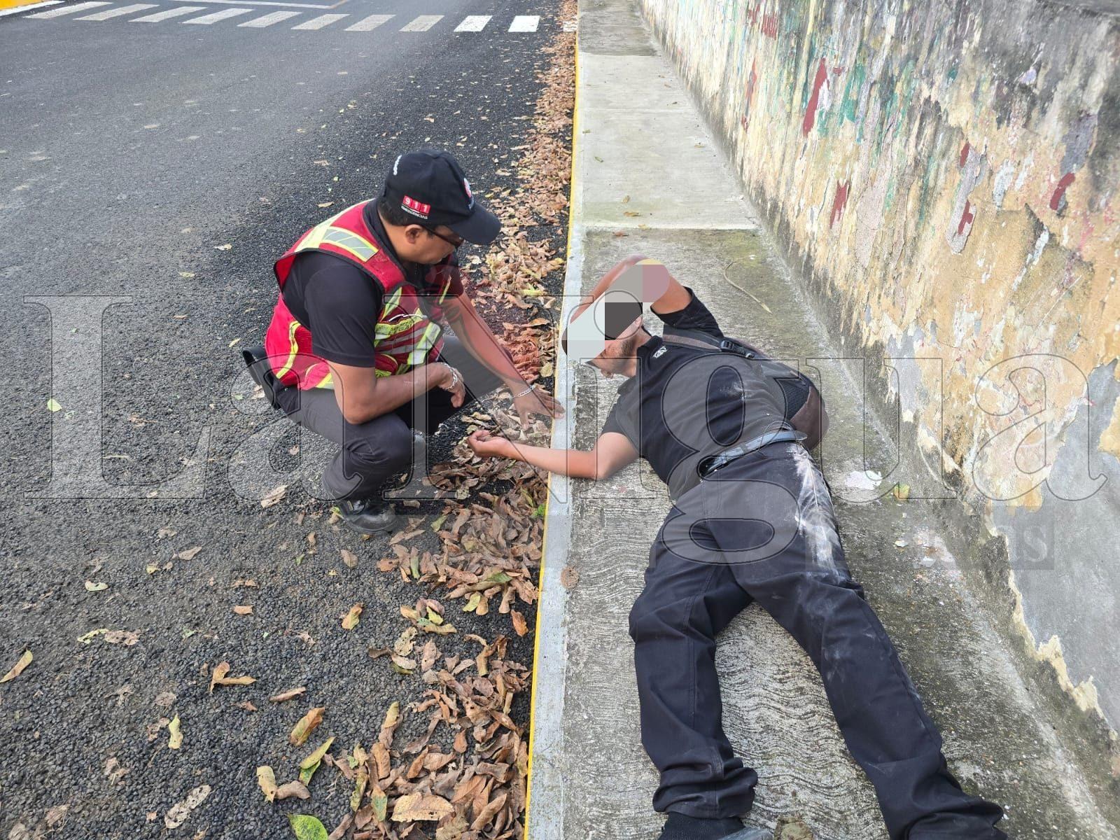 Movilización de cuerpos de emergencia por hombre en estado inconveniente en la colonia Lombardo