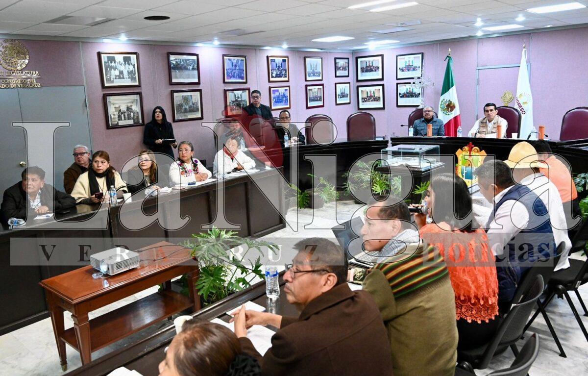 Atiende Esteban Bautista a maestros indígenas de las Altas Montañas