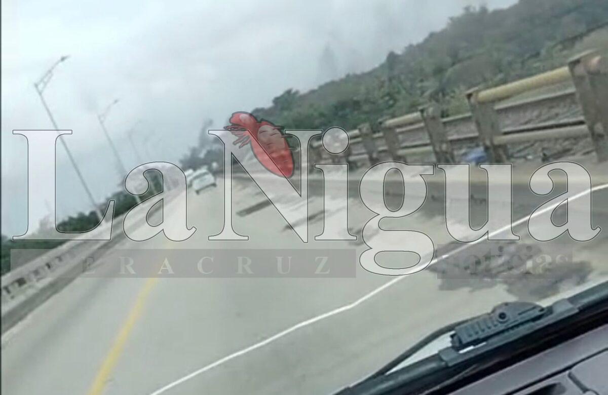 Persisten baches en el Puente Coatzacoalcos Uno; automovilistas exigen reparación