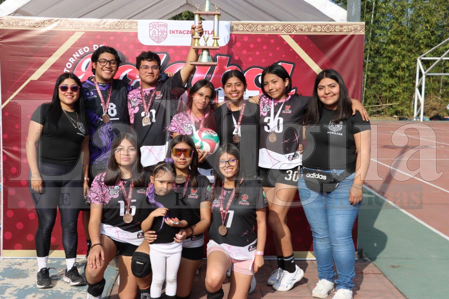 SUMIDERO DOMINA LA CANCHA Y LEVANTA EL TROFEO DEL TORNEO MUNICIPAL DE VOLEIBOL