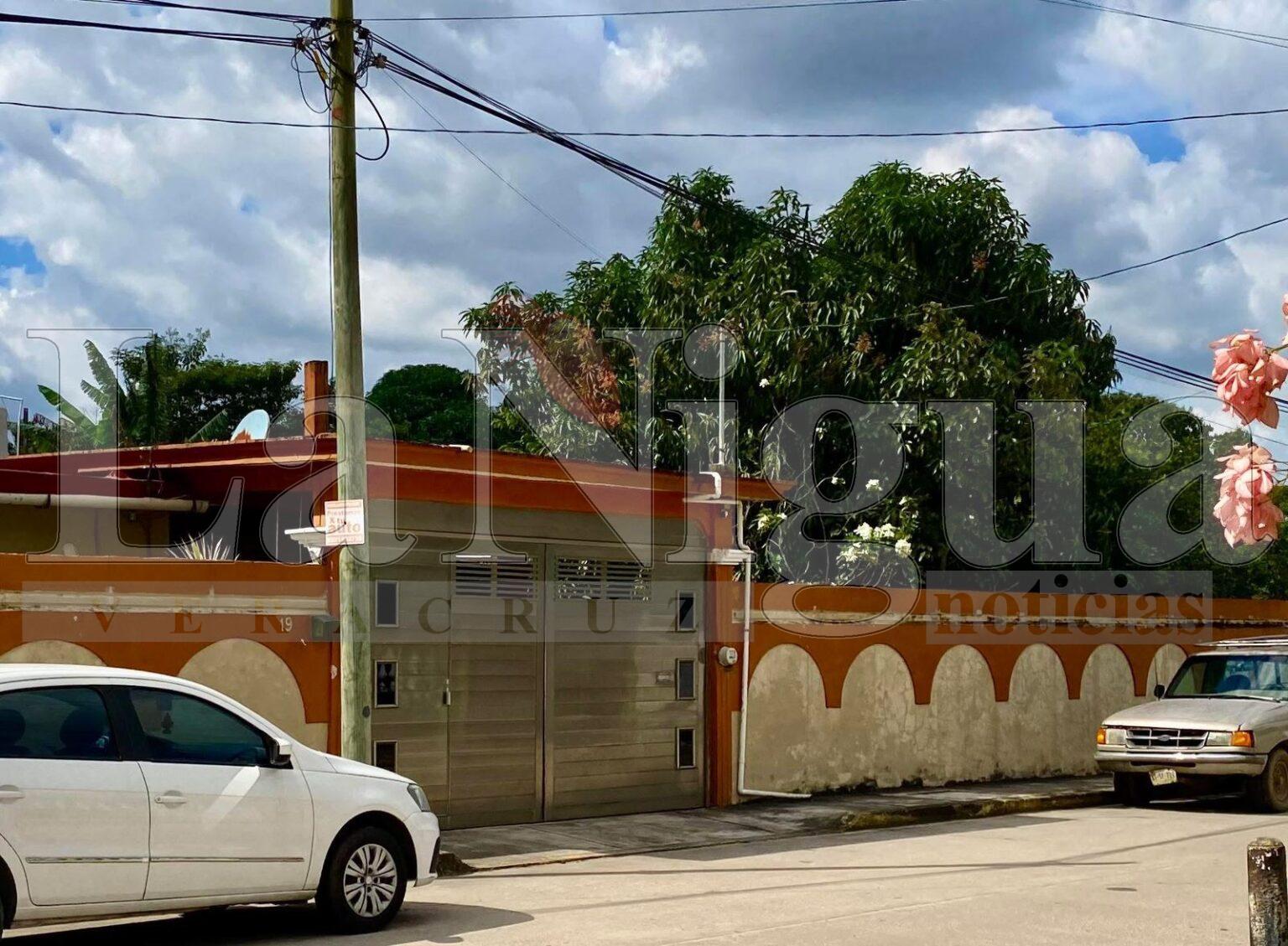 Comando armado asalta domicilio en Minatitlán; se llevan joyas y vehículo