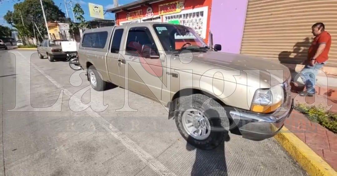 Intentan robar camioneta en Paso del Macho; causan daños y huyen del lugar