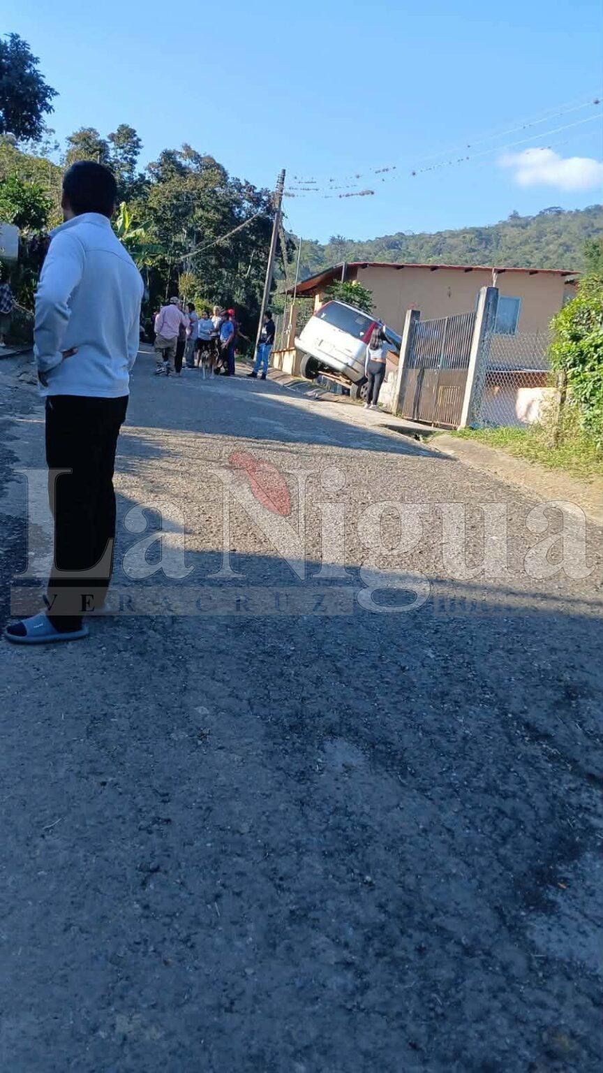 Camioneta se mete a una casa