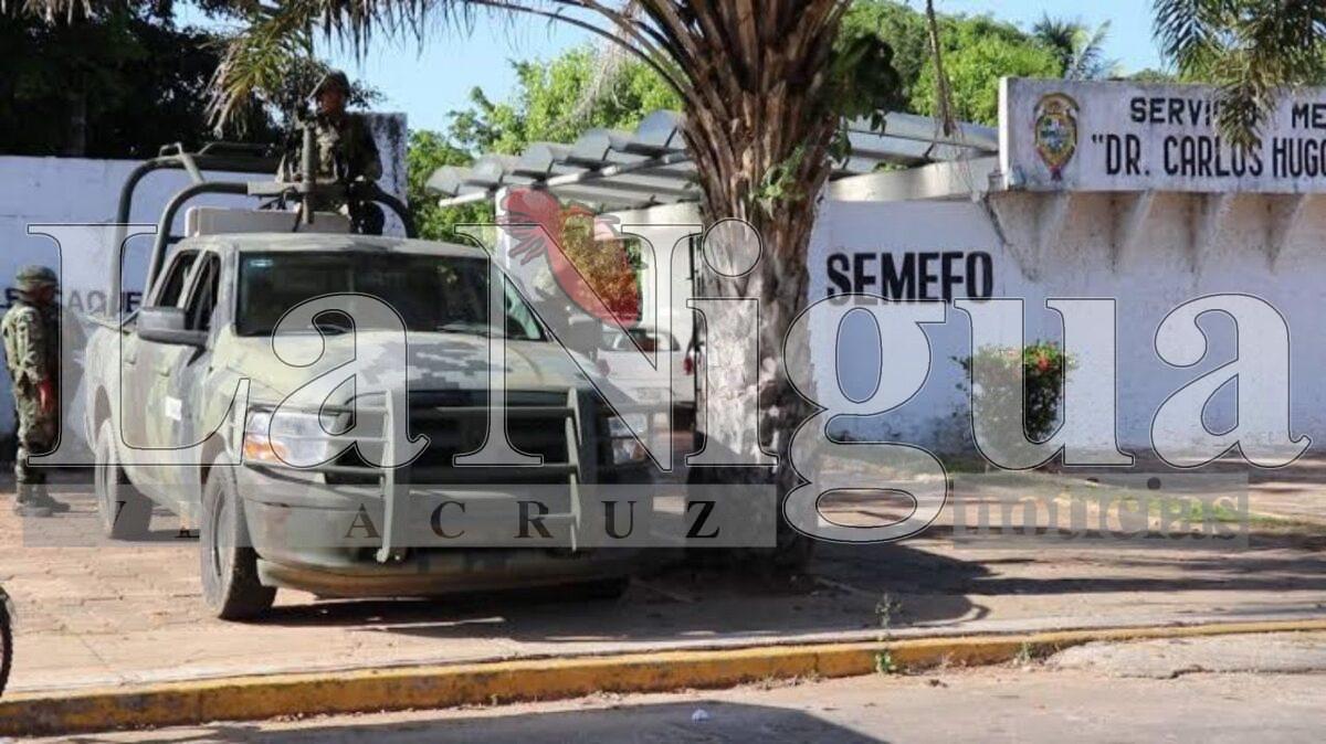 Cuerpos localizados en fosas clandestinas de Jáltipan son trasladados a Xalapa para pruebas de ADN