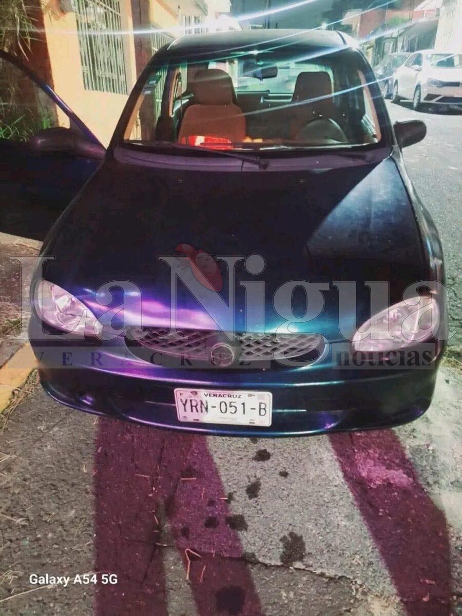 Robo de vehículo en Plaza Comercial Los Pinos, Río Blanco