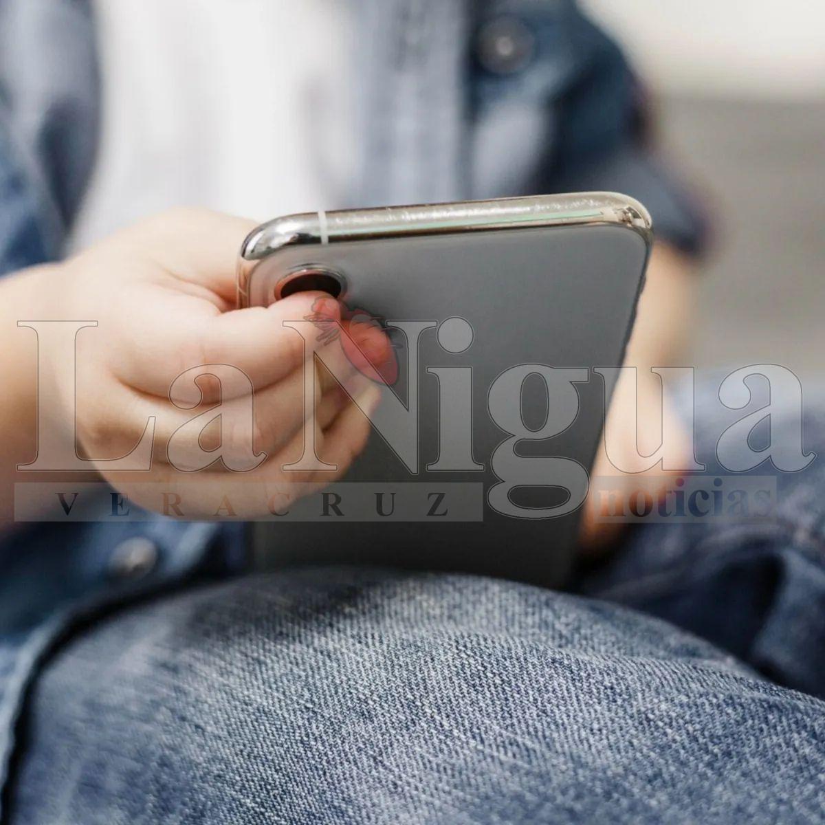 Informa IMSS Veracruz Sur sobre consecuencias por uso de dispositivos móviles en menores