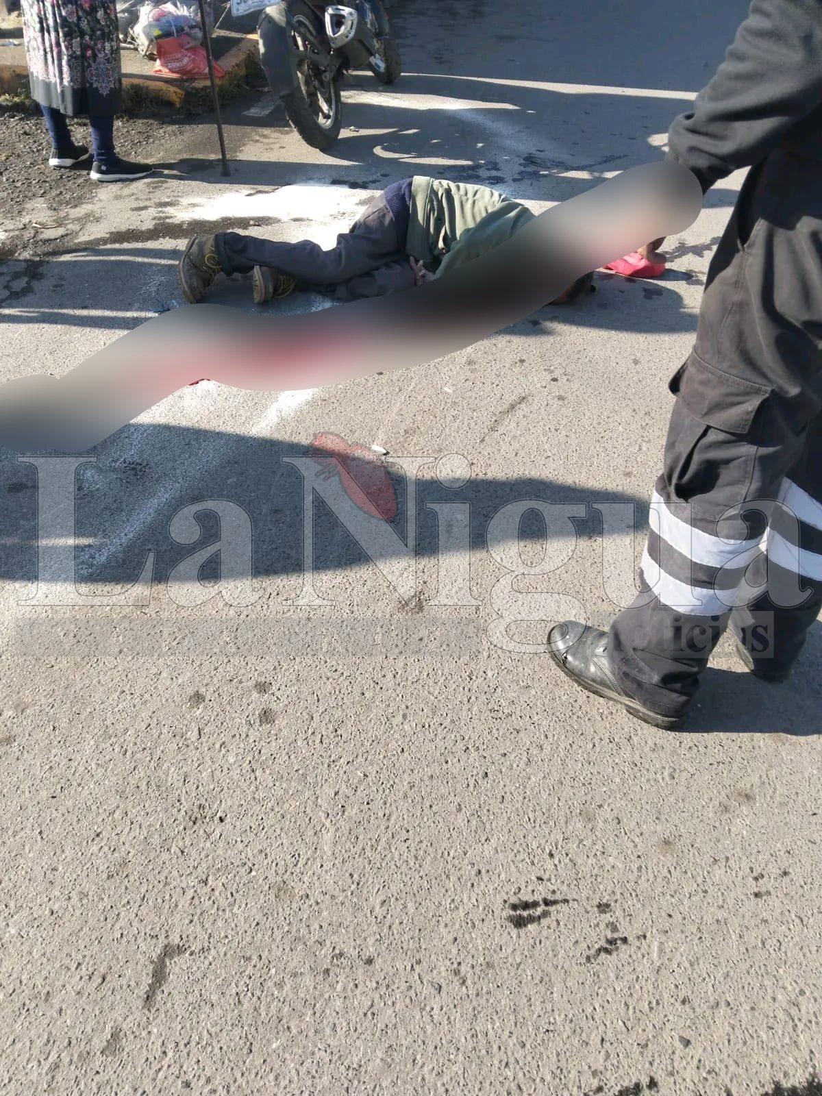 Adulto mayor resulta atropellado frente a Bodega Aurrerá en Córdoba; motociclista se da a la fuga.