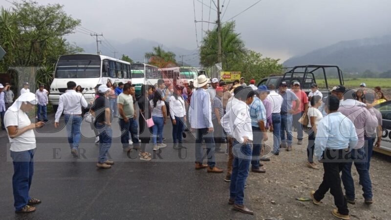 Detiene Transporte del Estado a camiones que van a evento de Pepe Yunes