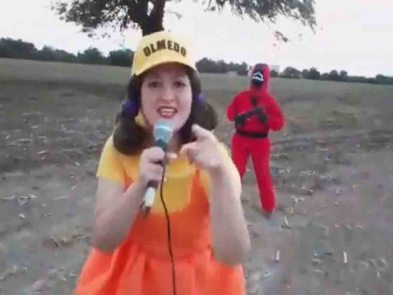 Concejala se disfraza de muñeca y hace spot inspirado en ‘El juego del calamar’