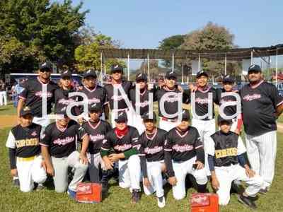 Águilas de Córdoba “voló” y apaleó a Diablitos de Acultzingo