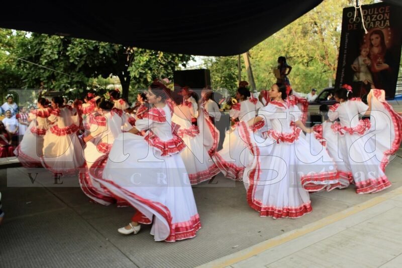 Participación destacada del Ballet de Casa de Cultura en las Fiestas Patronales de Rincón de Barrabás