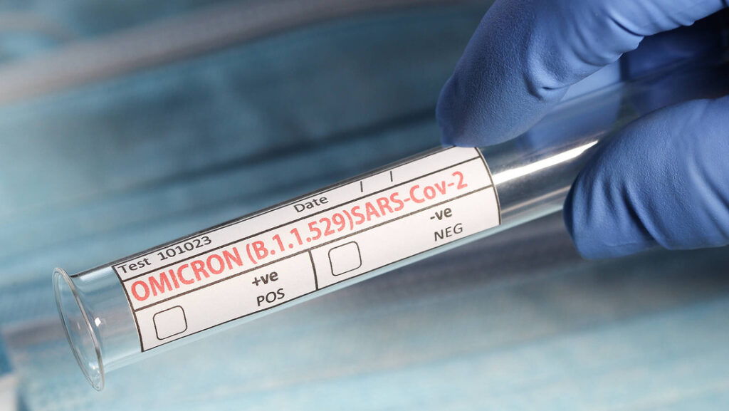 Un paciente con ómicron fallece en Reino Unido, el primer caso de muerte por esta variante del coronavirus del mundo