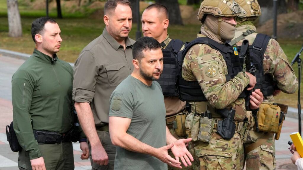 Rusia anuncia retirada de tropas de área ucraniana de Járkiv