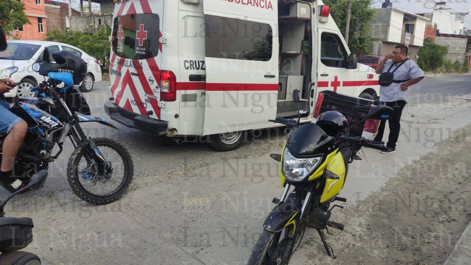 Arrollan a motorepartidor y huyen