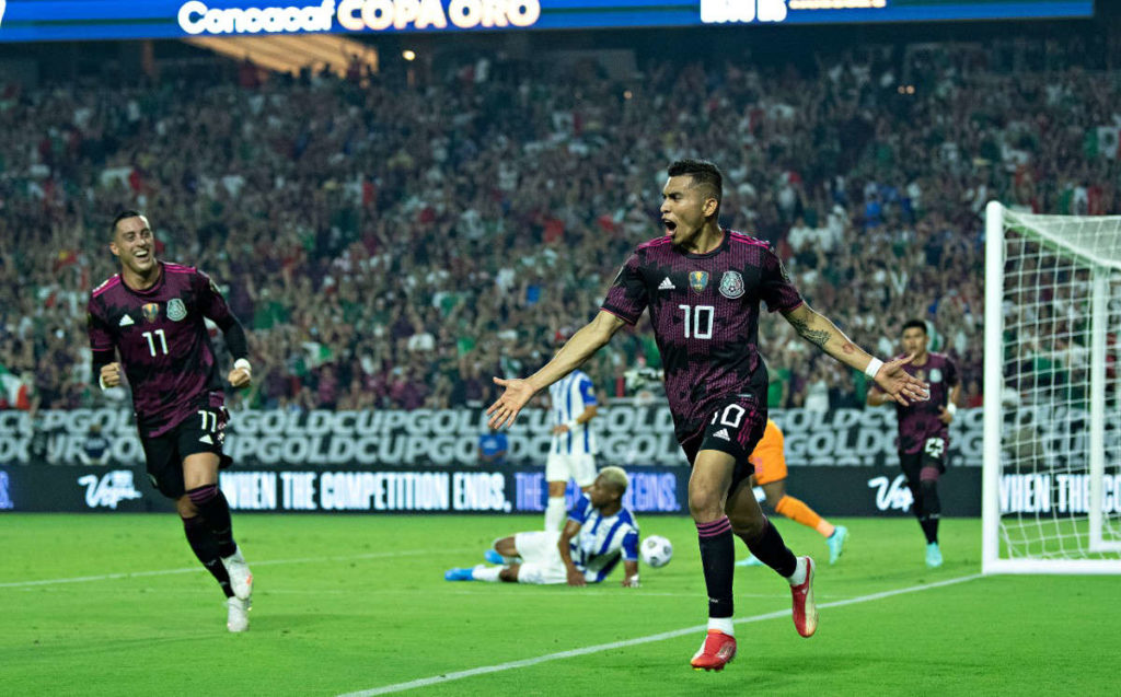 México mejor que Honduras, 3-0