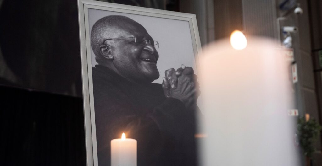 Murió el incansable luchador sudafricano Desmond Tutu; el mundo le rinde tributo