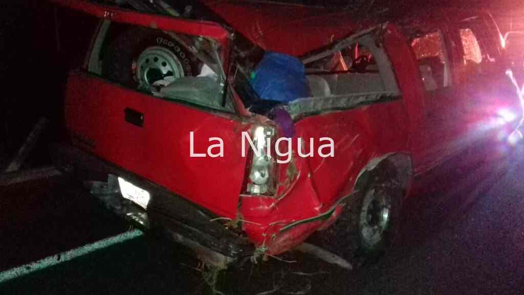 A punto de matarse una familia en la autopista Totomoxtle a Tihuatlán